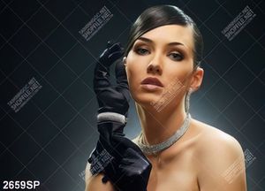 Tranh cô gái với gương mặt thần thái sang trọng treo tường spa