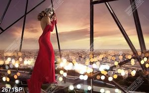 Tranh spa người đẹp mặc váy đỏ khoe lưng trần gợi cảm