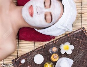 Tranh cô gái nằm đắp mặt nạ treo tường spa