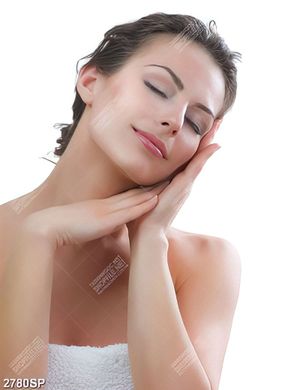 Tranh spa cô gái nhắm đôi mắt
