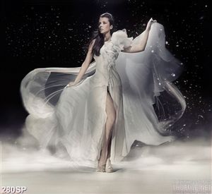 Tranh đẹp cô gái váy trắng quyến rũ