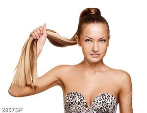 Tranh người đẹp mặc chiếc váy cúp ngực in uv treo spa