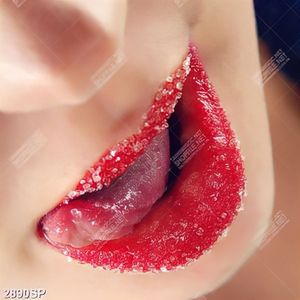 Tranh spa đôi môi đỏ ngọt ngào