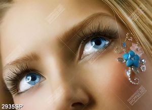 Tranh cô gái có đôi mắt xanh cuốn hút treo spa