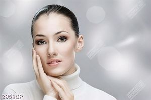 Tranh gương mặt xinh đẹp không tì vết trep tường spa