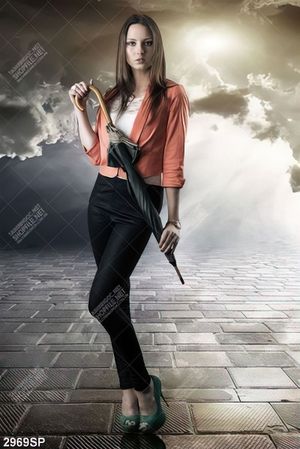 Tranh cô gái trẻ cầm dù in canvas