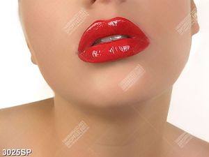 Tranh đôi môi đỏ gợi cảm in uv treo spa