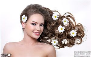 Tranh spa cô gái với mái tóc óng ả