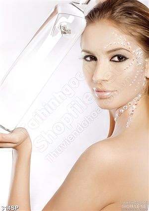 Tranh spa cô gái đẹp và nước
