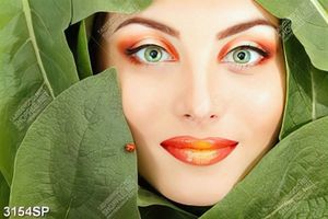Tranh người đẹp  bên lá cây xanh treo tường spa