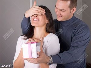 Tranh món quà bất ngờ cho vợ