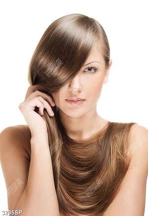Tranh mái tóc dài che đi một bên mắt cô gái