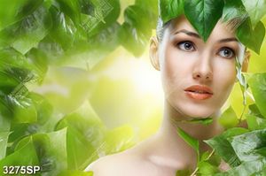 Tranh người đẹp bên tán lá xanh in uv