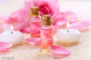 Tranh lọ tinh dầu và ngọn nến lung linh