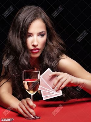 Tranh người đẹp bên ly rượu sâm phanh