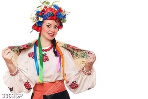 Tranh cô gái xinh đẹp choàng khăn hoa