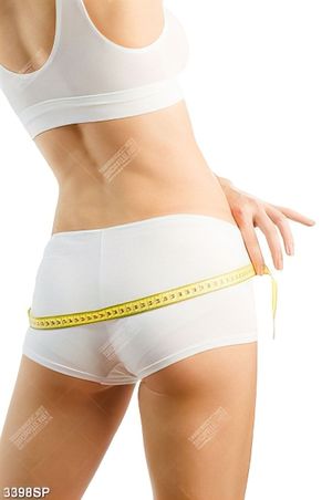 Tranh cô gái với vòng ba gợi cảm