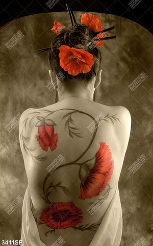 Tranh tấm lưng cô gái vẽ hoa nghệ thuật