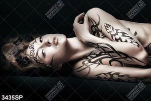 Tranh cô gái vẽ body nghệ thuật