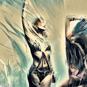 Tranh người mẫu bikini tạo dáng bên tấm lion