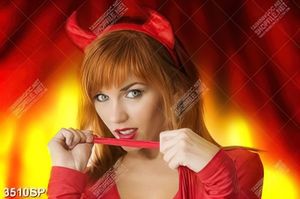 Tranh người đẹp mặc váy đỏ
