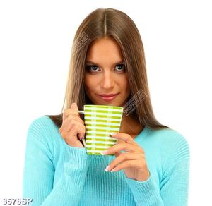 Tranh cô gái trẻ cầm chiếc cốc xanh lá
