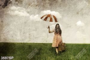 Tranh cô gái xách valy đứng trên cỏ
