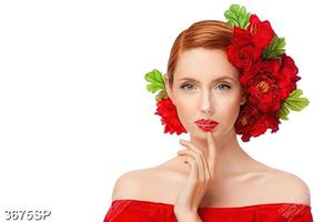 Tranh cô gái xinh đẹp với mái tóc cài hoa