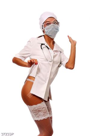Tranh cô gái hoa thân thành nữ bác sỹ sexy
