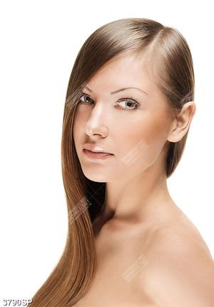 Tranh gương mặt xinh đẹp của cô gái trẻ