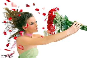 Tranh cô gái trẻ cầm bó hoa hoa hồng