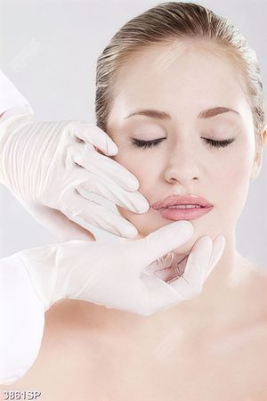 Tranh cô gái có gương mặt đẹp