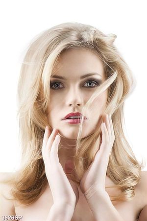 Tranh người mẫu tóc vàng xinh đẹp