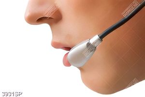 Tranh gương mặt cô gái trẻ