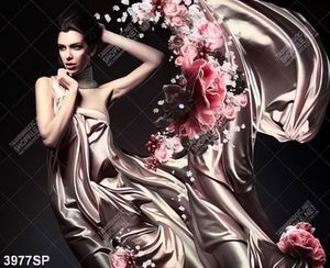 Tranh người mẫu mặc váy hoa nghệ thuật