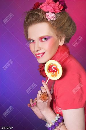 Tranh người mẫu make up