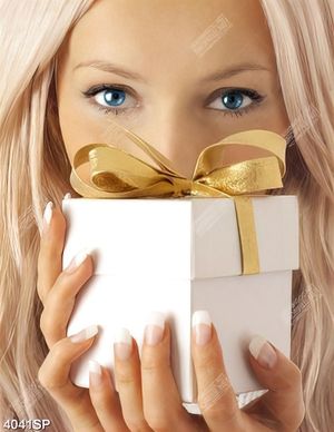 Tranh cô gái cầm hộp quà