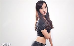 Tranh cô gái trẻ xinh đẹp