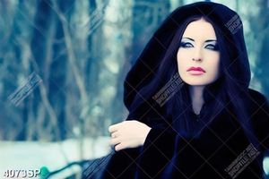 Tranh gương mặt make up xinh đẹp