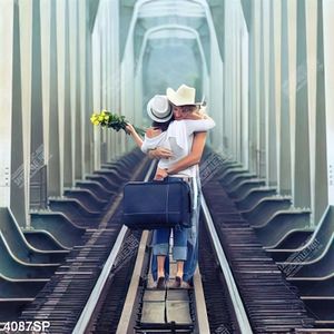 Tranh cặp đôi ôm nhau