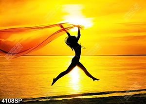 Tranh người mẫu tóc vàng xinh đẹp
