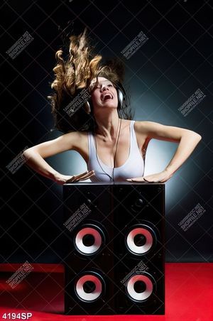 Tranh đôi chân gợi cảm
