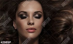 Tranh nghệ thuật cô gái mặc váy đỏ đứng dưới trời mây