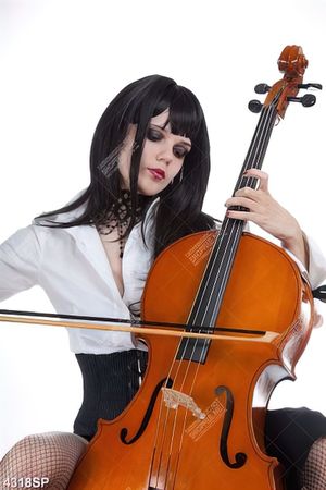 Tranh cô gái đánh đàn violon