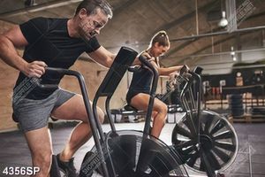 Tranh đạp xe thể dục