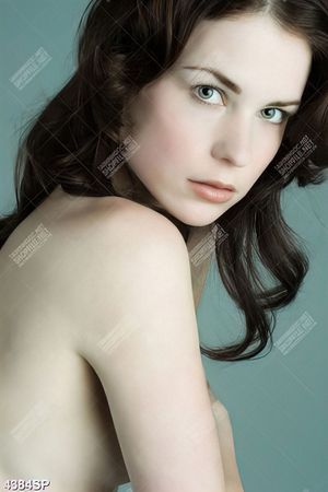 Tranh người đẹp có làn da trắng