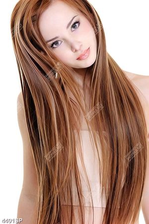 Tranh cô gái xinh đẹp với mái tóc dài