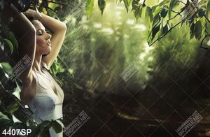 Tranh người đẹp trong khu rừng mưa