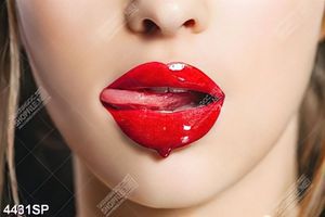 Tranh đôi môi đỏ tươi