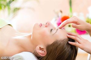 Tranh người đẹp nằm mát xa